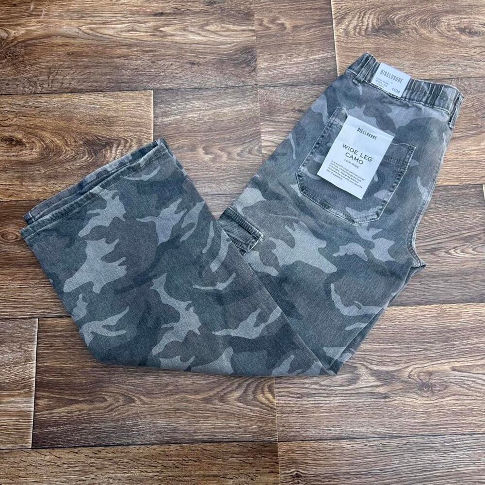NWT Disclosure Camo Cargo Pants Womens 11/30 Wide Leg Low Rise